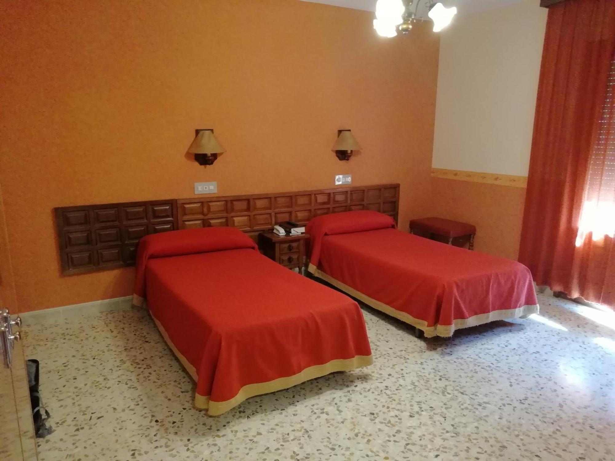 Hotel Latre Broto Esterno foto