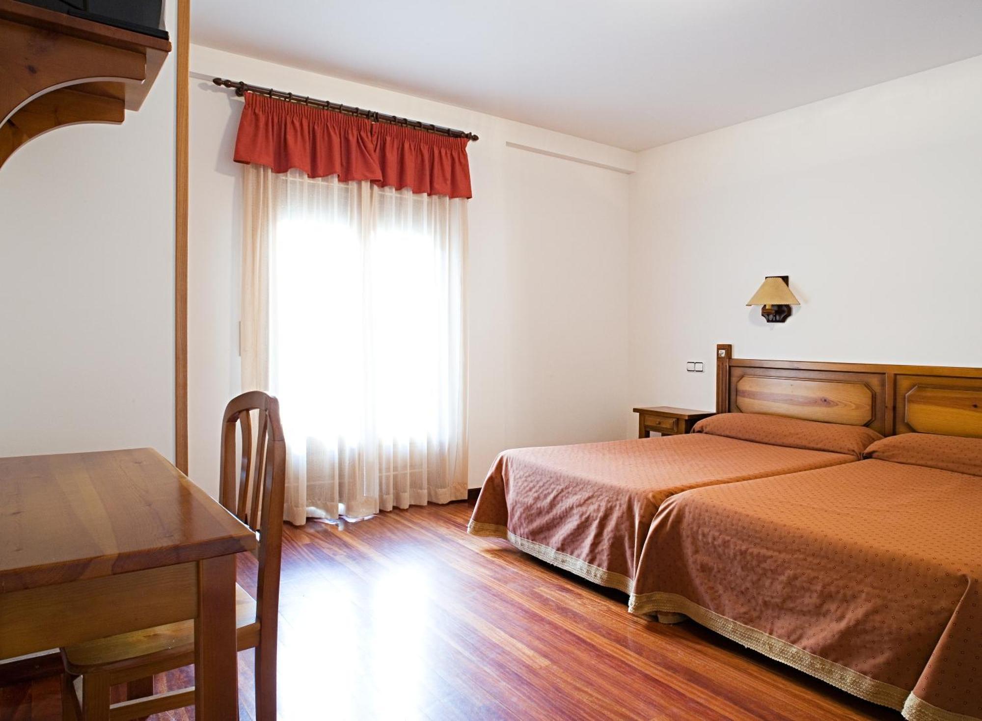 Hotel Latre Broto Esterno foto